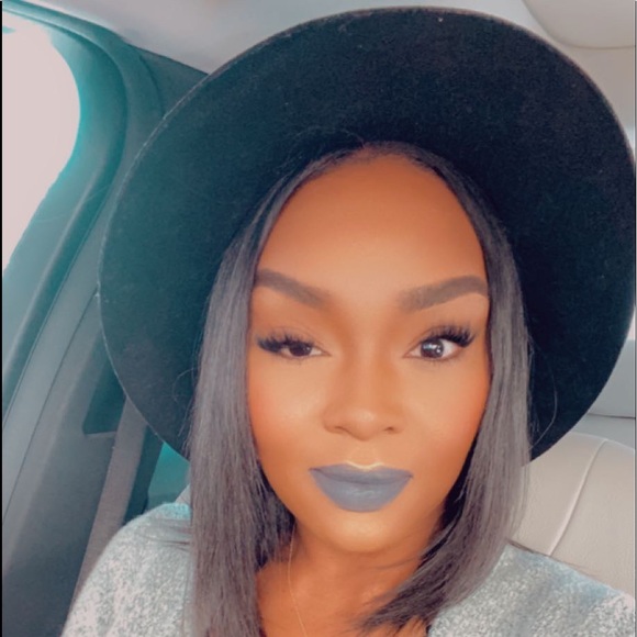 Meet your Posher, Sandra - Picture 1 of 1